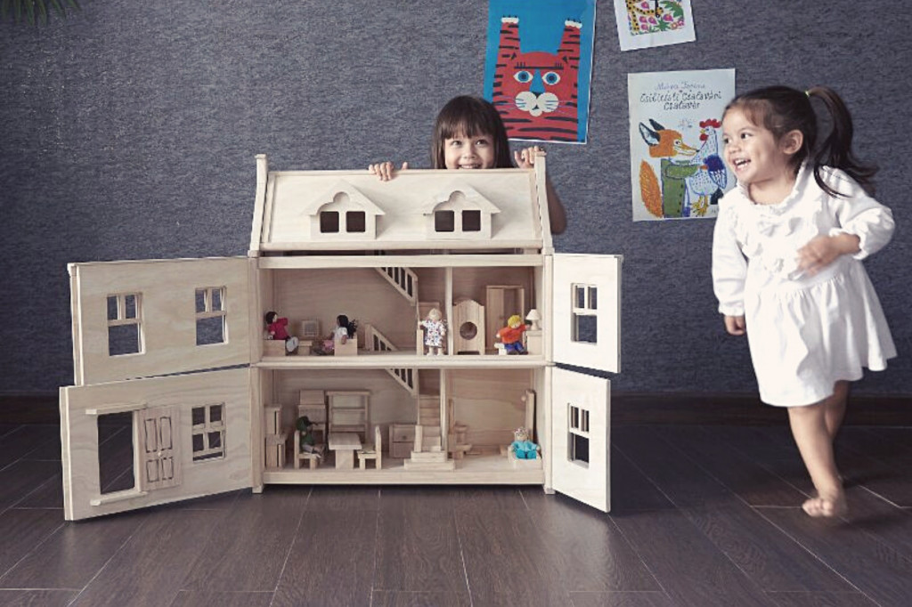 Offrir à son enfant une maison de poupée