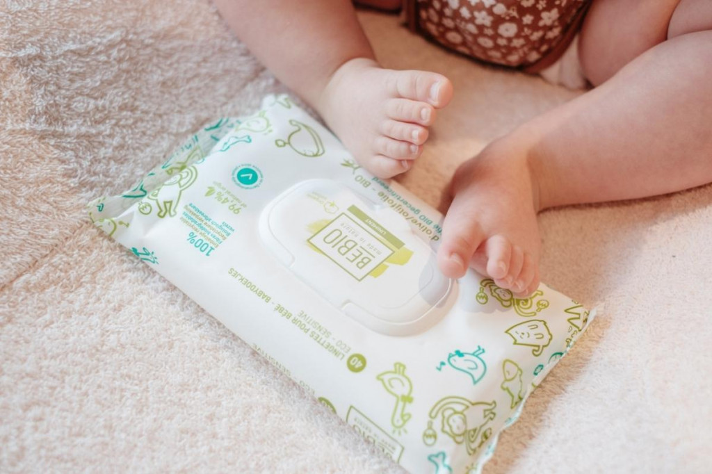 Les lingettes au liniment pour bébé : à quoi ça sert ?