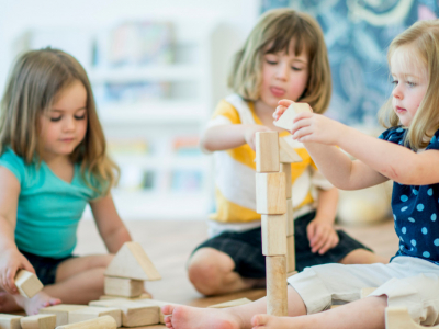 Le charme des jouets en bois : 10 bonnes raisons d'en offrir à ses enfants !