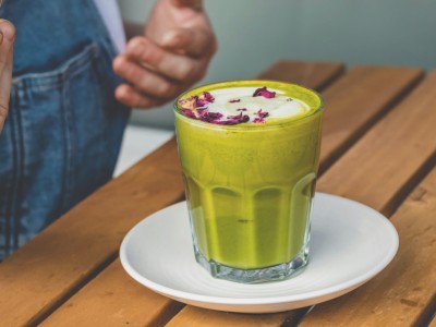 Thé matcha : bienfaits & conseils pour bien le préparer