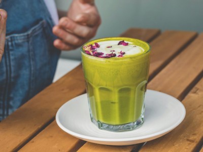 Thé matcha : bienfaits & conseils pour bien le préparer