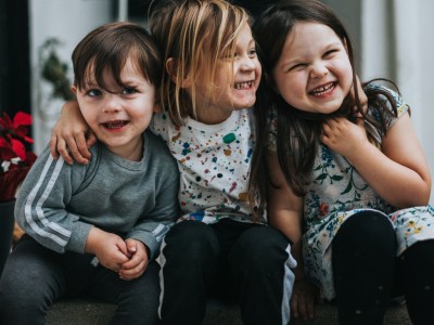 Cinq jeux pour développer cinq compétences chez les enfants