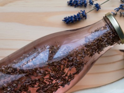 Natuurlijke middelen voor het onderhoud van je tuin en terras